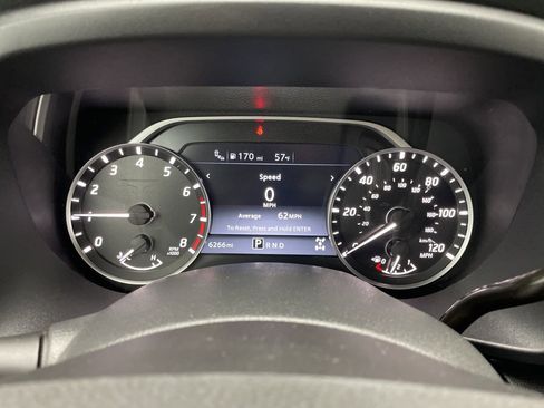 Used 2024 Nissan Titan SV image 29