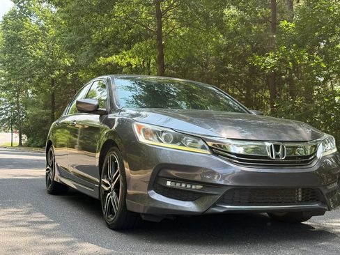 Used 2017 Honda Accord Sport image 3