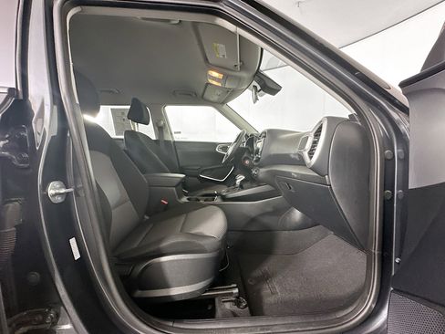 Used 2025 Kia Soul LX w/ LX Technology Package FWD image 29