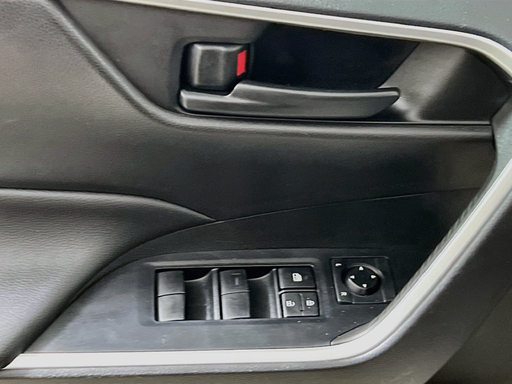 Used 2022 Toyota RAV4 LE FWD image 14