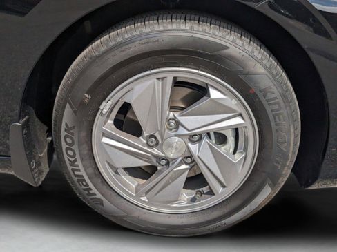 New 2026 Hyundai Elantra SE image 14