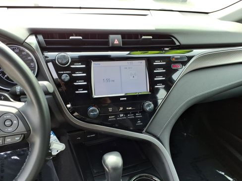Used 2020 Toyota Camry SE FWD image 9