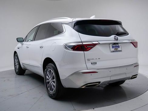 Used 2024 Buick Enclave Premium image 7
