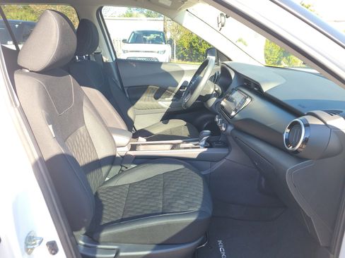 Used 2023 Nissan Kicks SV image 7