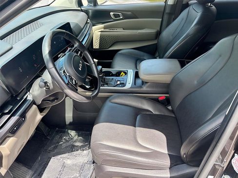 Used 2025 Kia Carnival FWD image 22