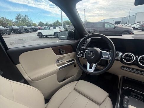 Used 2023 Mercedes-Benz EQB 300 4MATIC image 12