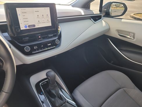 Certified 2025 Toyota Corolla SE w/ Convenience Package image 20