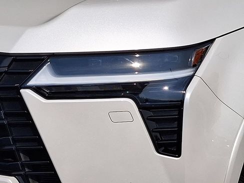Used 2024 Lexus GX 550 w/ Accessory Package (Z1) AWD/4WD image 9