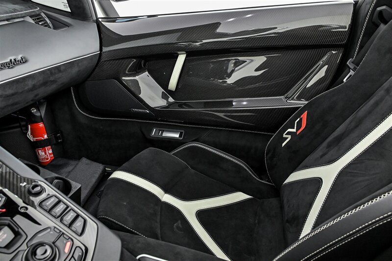 Used 2020 Lamborghini Aventador SVJ AWD/4WD image 59