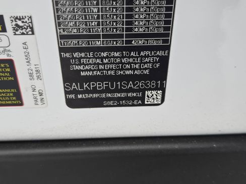 Used 2025 Land Rover Range Rover Long Wheelbase SE image 33