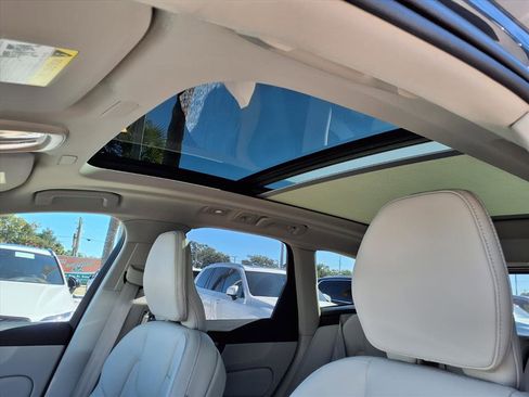 Certified 2023 Volvo XC60 B5 Ultimate w/ Climate Package image 23