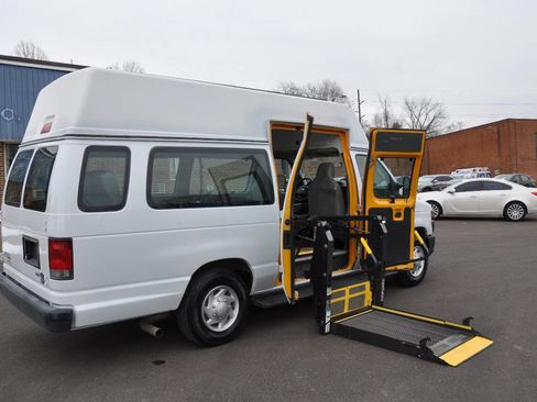 Used 2014 Ford E-250 and Econoline 250 Extended w/ Power Group image 1