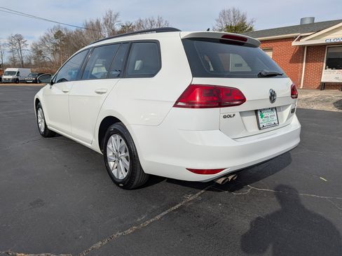 Used 2017 Volkswagen Golf S image 8