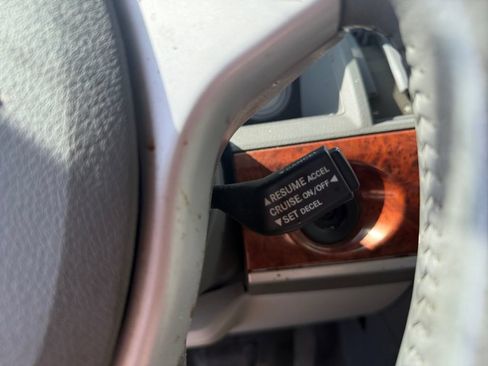 Used 2008 Chrysler Town & Country Touring FWD image 16