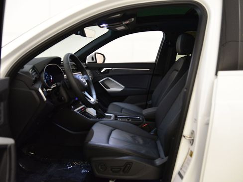 Certified 2025 Audi Q3 2.0T Premium w/ Convenience Package image 24