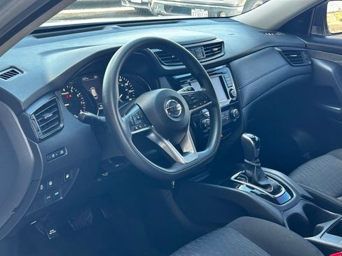 Used 2020 Nissan Rogue S FWD image 12