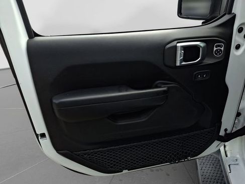 Used 2018 Jeep Wrangler Unlimited Rubicon AWD/4WD image 14