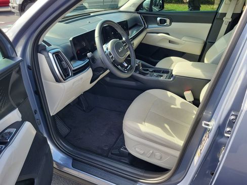 Used 2025 Kia Sorento S FWD image 16