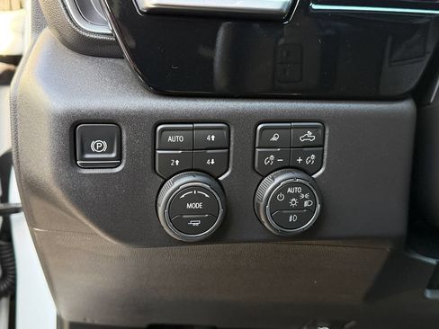 Used 2026 Chevrolet Silverado 1500 LT Trail Boss w/ LT Trail Boss Premium Package AWD/4WD image 24