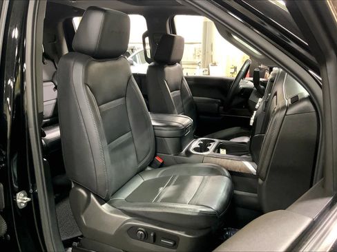 Used 2023 GMC Sierra 3500 Denali w/ Denali Ultimate Package image 8