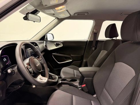 Used 2025 Kia Soul LX w/ LX Technology Package FWD image 12