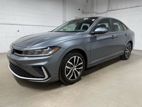 Used 2025 Volkswagen Jetta SE w/ Sunroof Package image 1