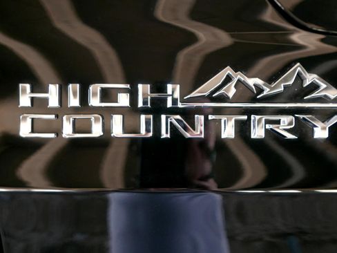 Used 2025 Chevrolet Suburban High Country image 53