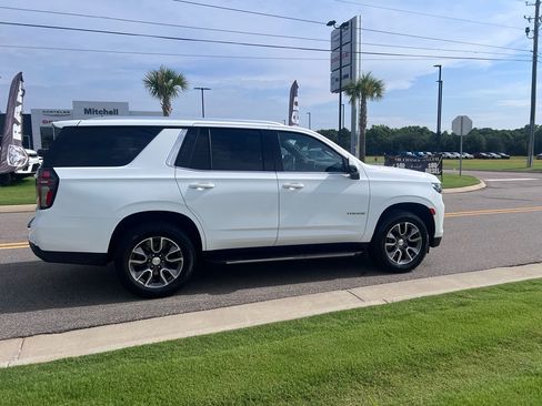 Used 2024 Chevrolet Tahoe LT w/ Luxury Package RWD image 2
