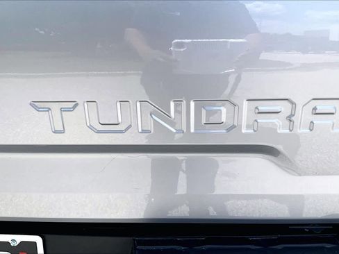 Used 2015 Toyota Tundra SR5 w/ SR5 Upgrade Package RWD image 30