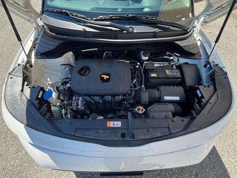 Used 2025 Kia Soul LX w/ LX Technology Package FWD image 25