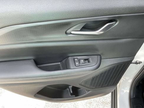 Used 2024 Jeep Grand Cherokee Altitude AWD/4WD image 9