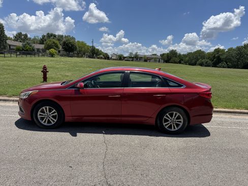 Used 2017 Hyundai Sonata SE image 1