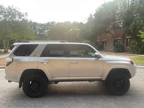 Used 2022 Toyota 4Runner SR5 AWD/4WD image 6