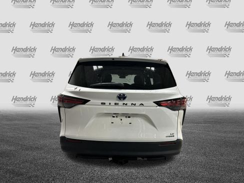 Used 2021 Toyota Sienna LE FWD image 10