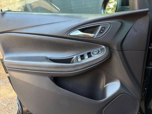 Used 2025 Buick Encore GX Preferred FWD image 18