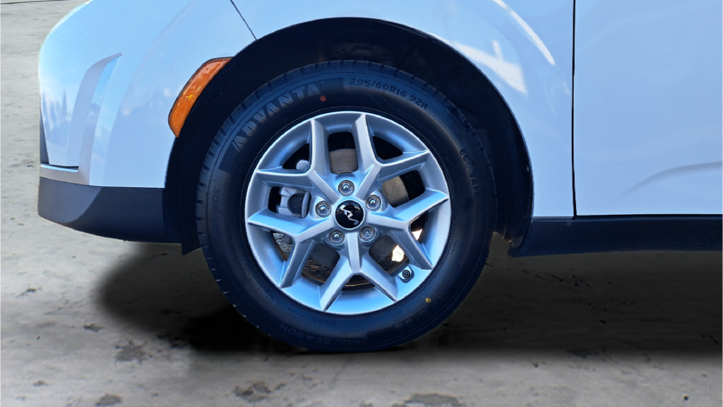 Used 2023 Kia Soul LX w/ LX Technology Package FWD image 28