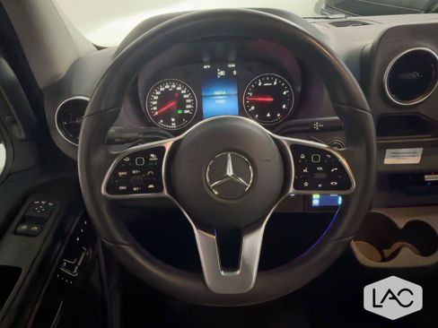 Used 2022 Mercedes-Benz Sprinter 2500 image 32