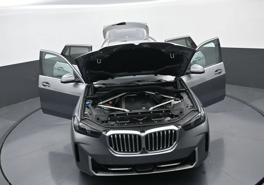 Used 2024 BMW X5 xDrive40i w/ Parking Assistance Package AWD/4WD image 37