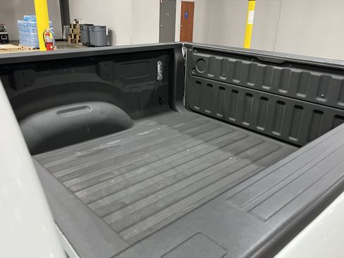 Used 2022 RAM 1500 Limited w/ Body-Colour Bumper Group image 9