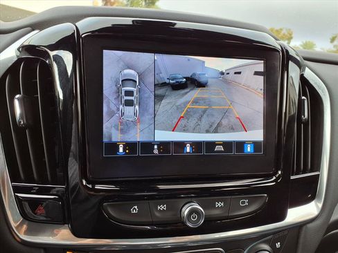 Used 2023 Chevrolet Traverse Premier image 25