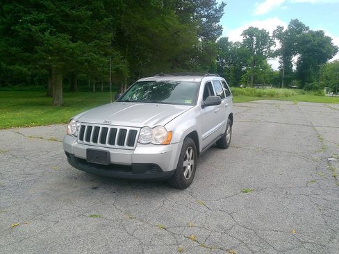 Used 2010 Jeep Grand Cherokee Laredo AWD/4WD image 5