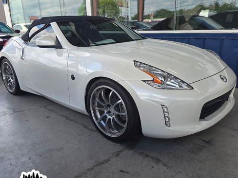 Used 2016 Nissan 370Z Touring image 1