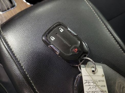 Used 2019 GMC Acadia SLE image 16