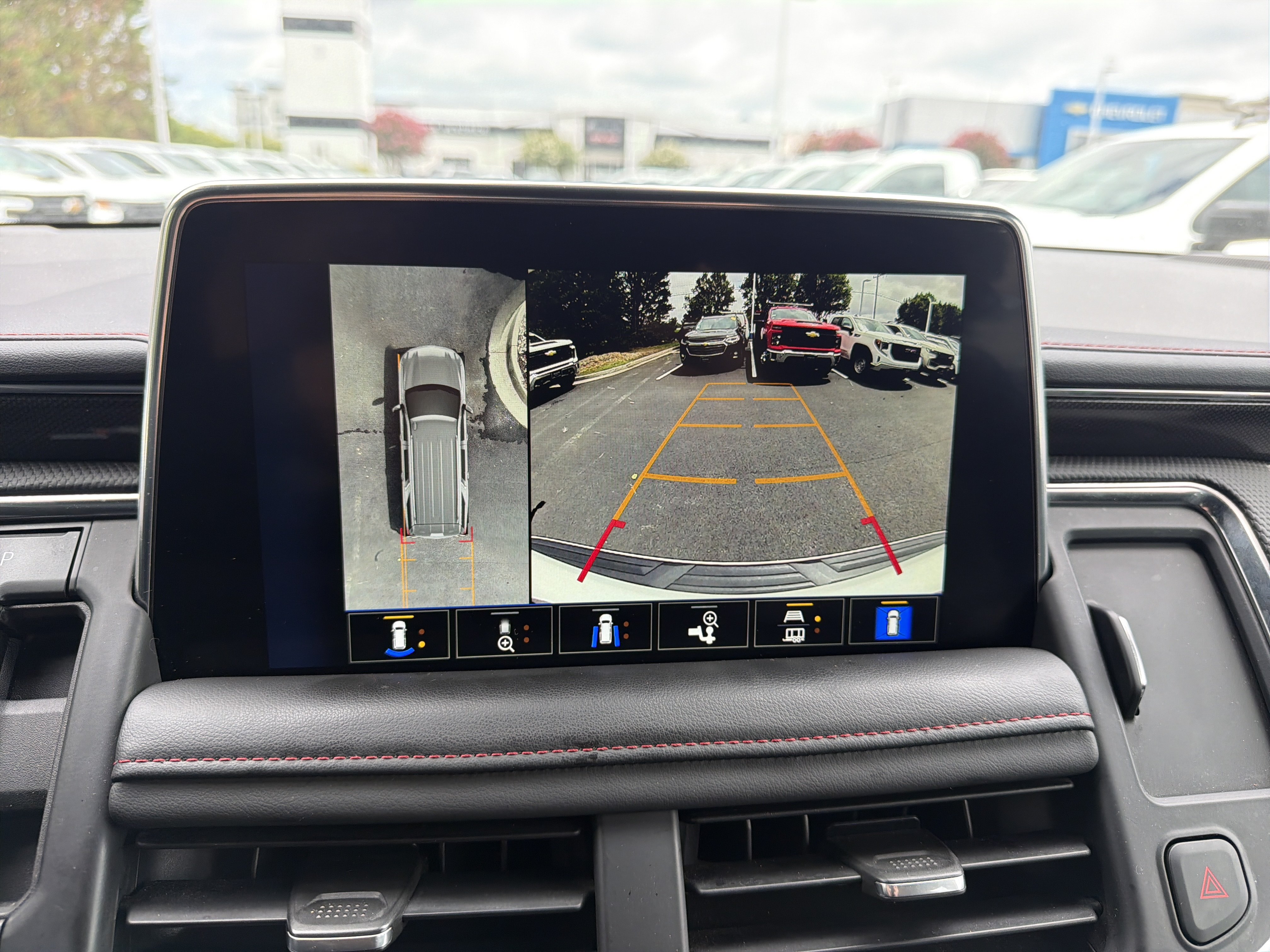 Used 2022 Chevrolet Tahoe RST w/ Luxury Package AWD/4WD image 25