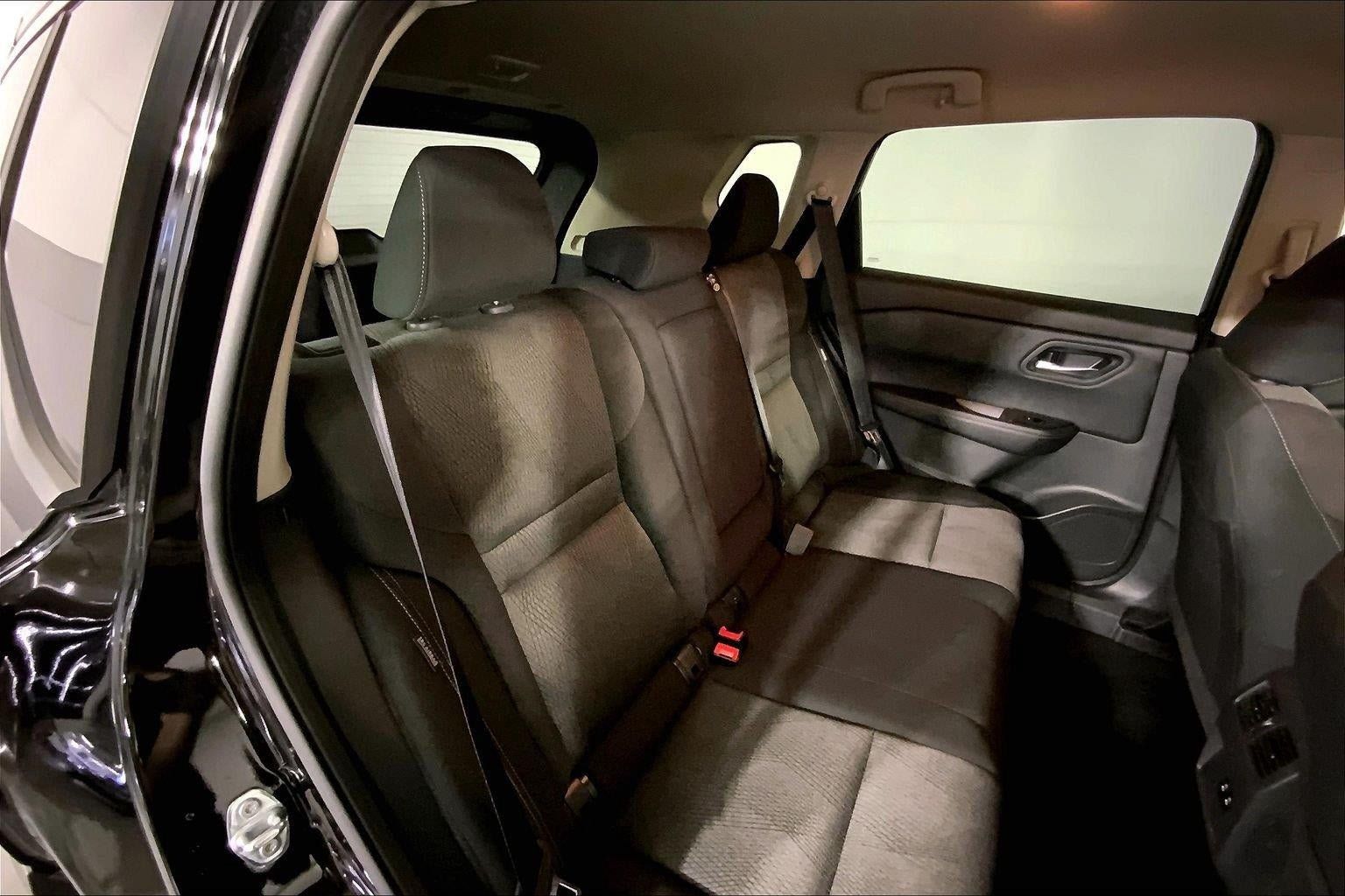 Used 2025 Nissan Rogue SV FWD image 23