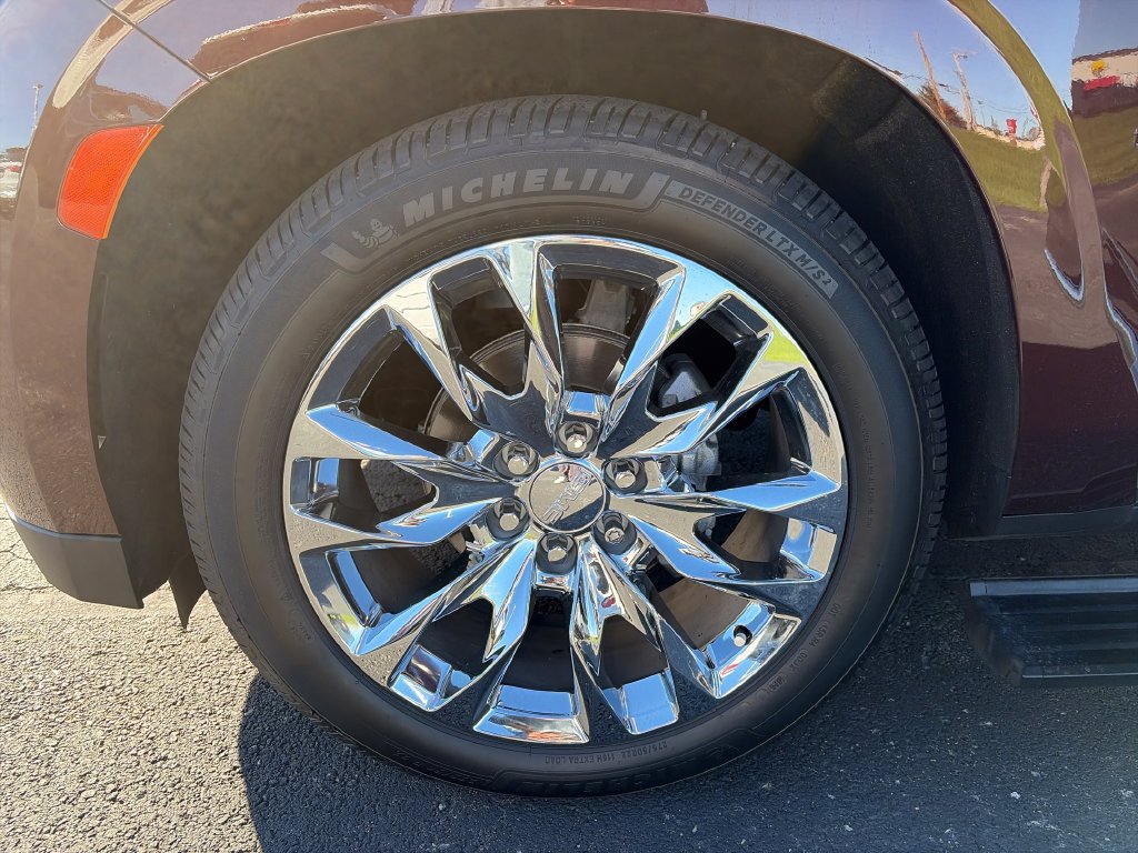 Used 2022 GMC Yukon Denali w/ Denali Ultimate Package AWD/4WD image 32