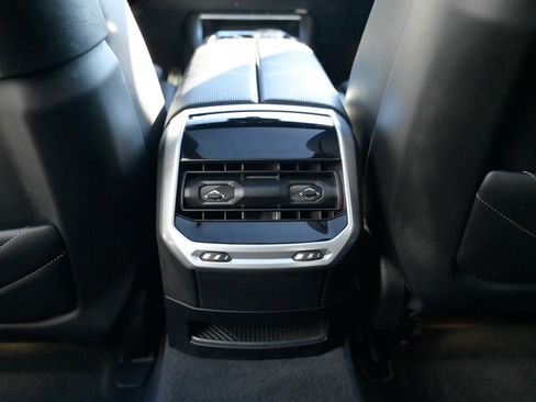 Used 2023 BMW 760i xDrive w/ Executive Package image 43