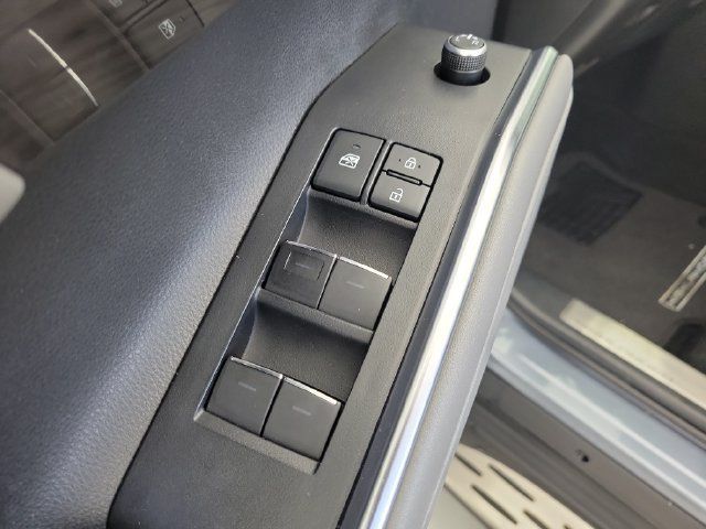 Used 2021 Toyota Highlander Limited FWD image 23