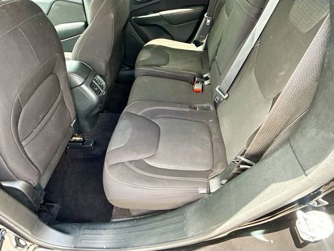 Used 2016 Jeep Cherokee Latitude w/ Safety/Convenience Group FWD image 29