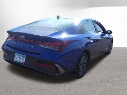 Used 2024 Hyundai Elantra SEL image 7